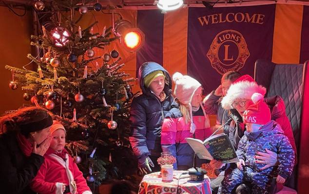 Markt2024-Jutta-Speidel-liest-vor.JPG