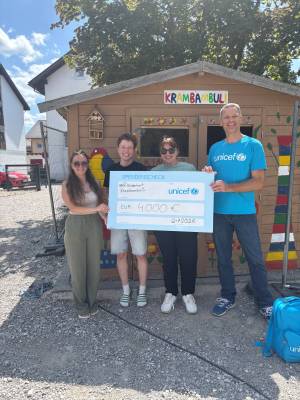 unicef-Spenden-bergabe-2.jpg