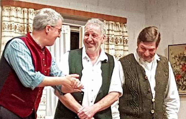 Theatergruppe1-Oh-Mai-oh-Mai-Menzinger.jpg
