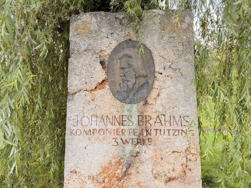 Brahms-Denkmal.jpg