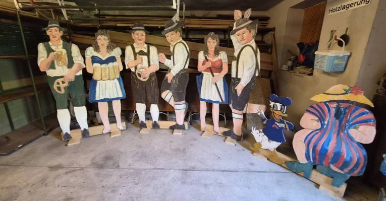 Guggerhof-Figuren-.jpg