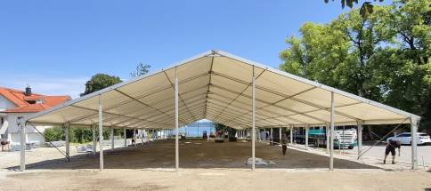 Zeltaufbau-Di-1.jpg
