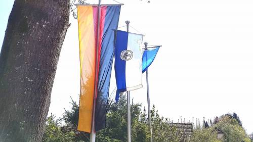 Garatshausen3-Flaggen2.jpg