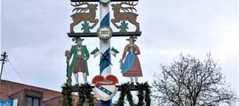 Maibaum-U-ering.jpg